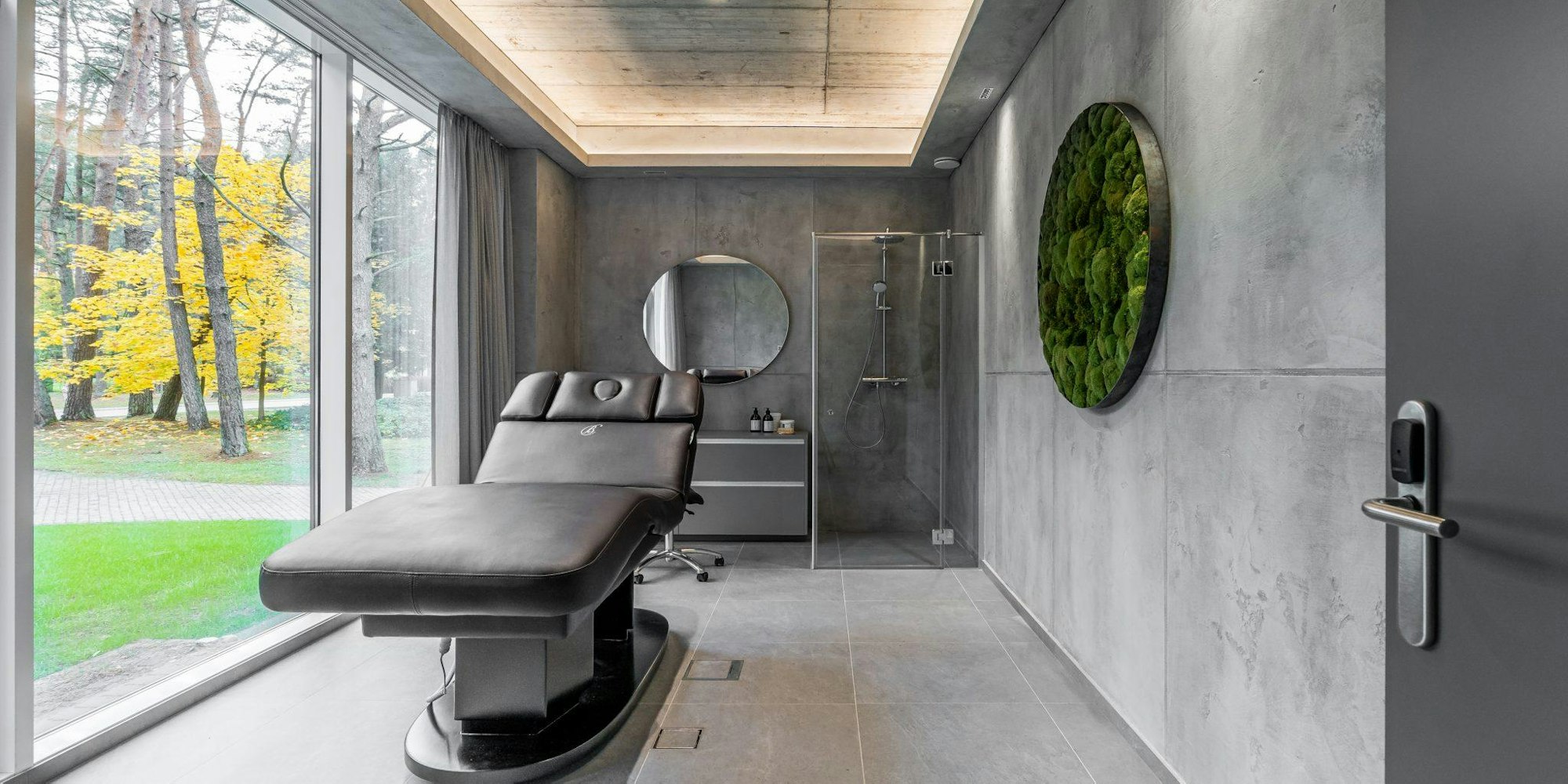 The ESĖ Hotel SPA Gastro Bar massage room