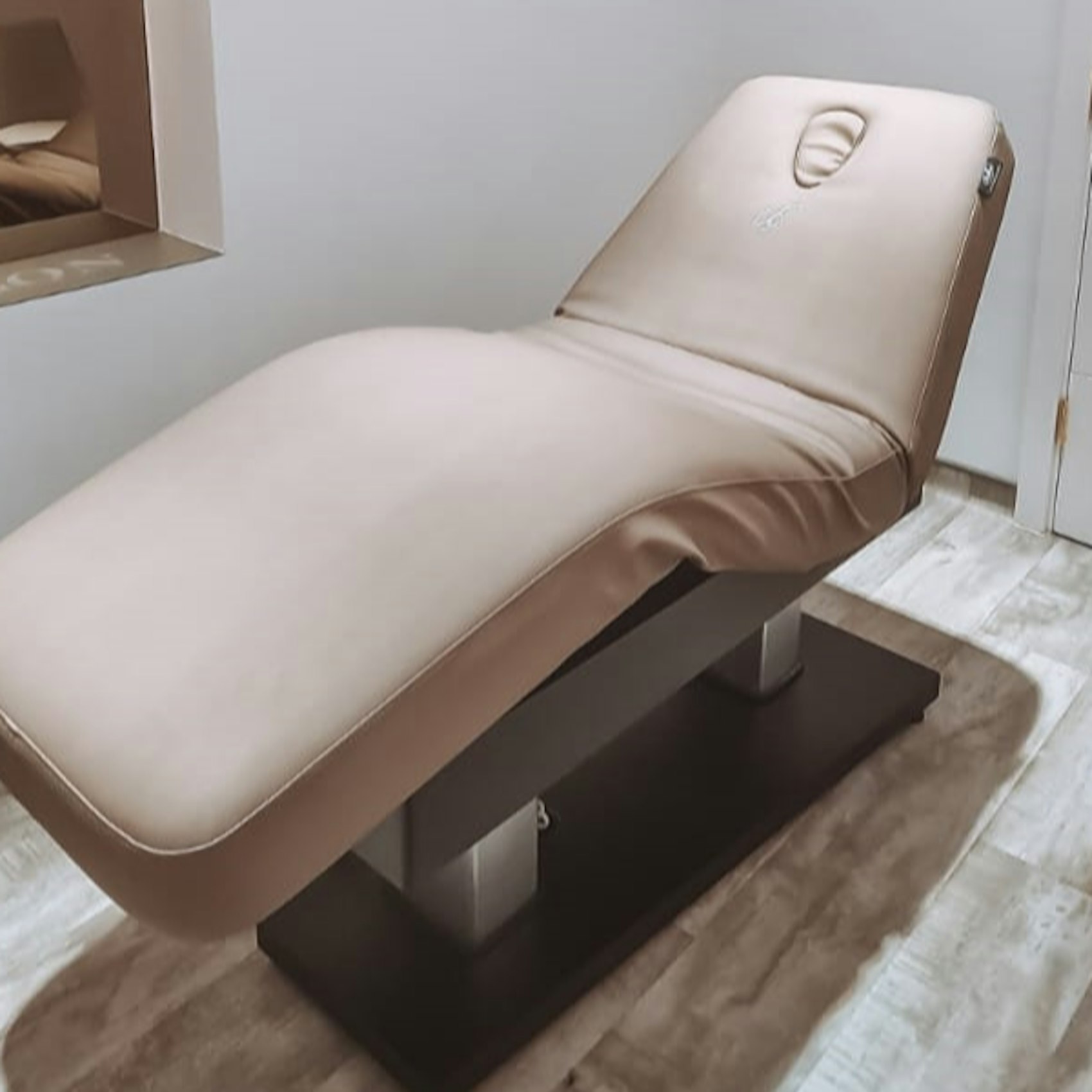 The Medical Salon, Vereinigtes Königreich